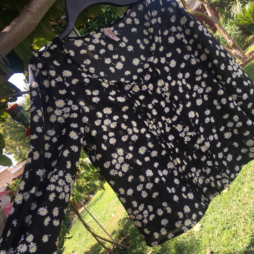 🌼🖤👚Daisy flower Blouse